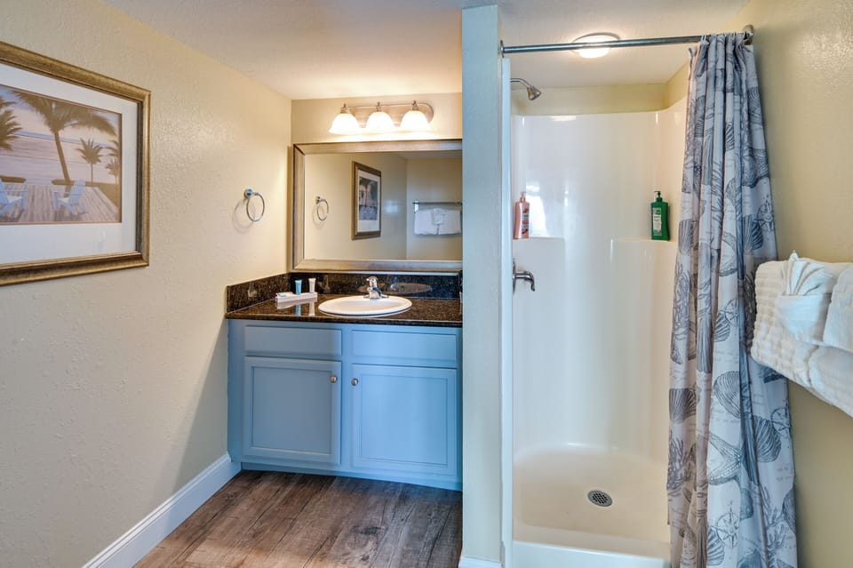 Oceanfront Myrtle Beach Condo w/ Pools & Hot Tubs Apartment in Myrtle Beach