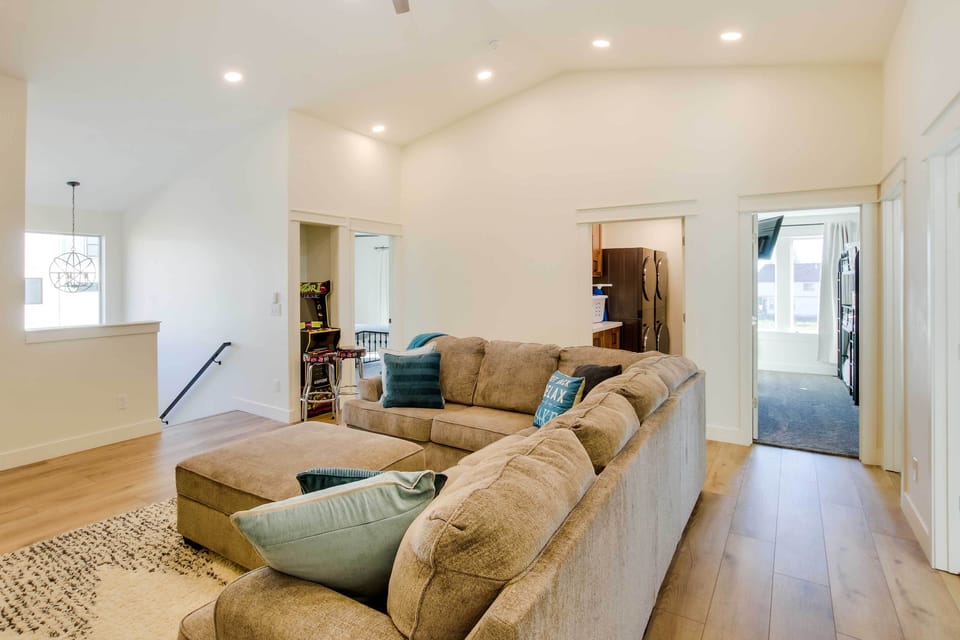 House (6 Bedrooms) | Interior