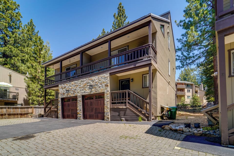 Apartment (3 Bedrooms) | Front of property