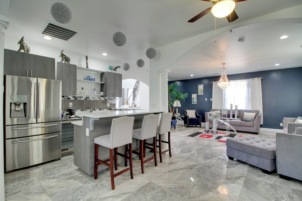 House (5 Bedrooms) | Interior