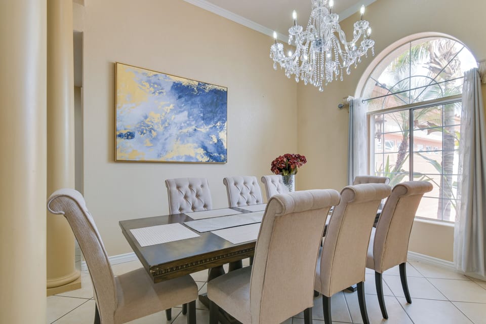 House (5 Bedrooms) | Interior
