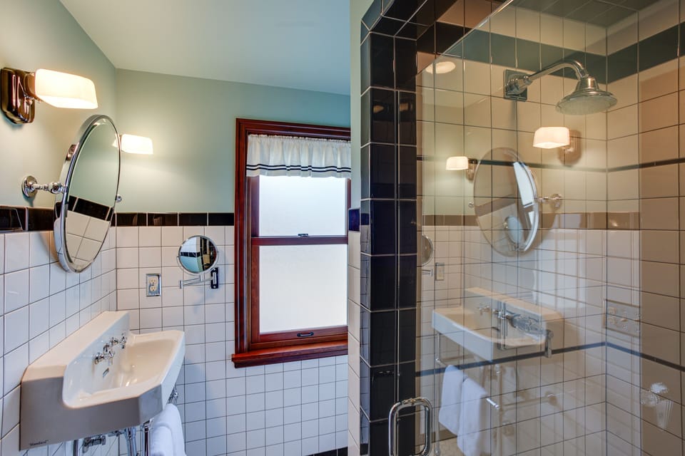 Retro-style Home in Ruston: Walkable Location! Cottage in Tacoma