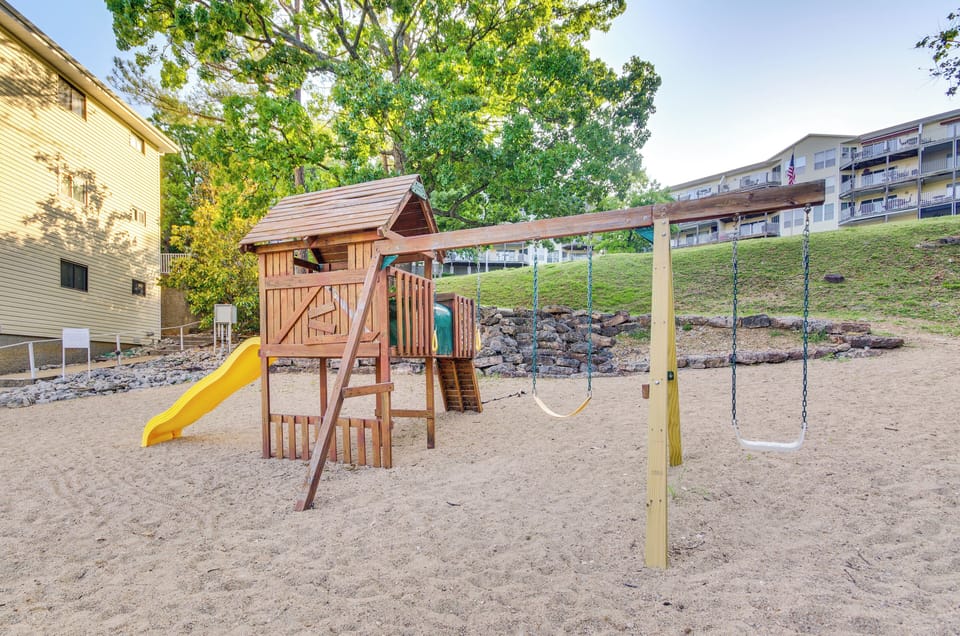 Pool + Dock Access: Osage Beach Retreat! Apartment in Osage Beach