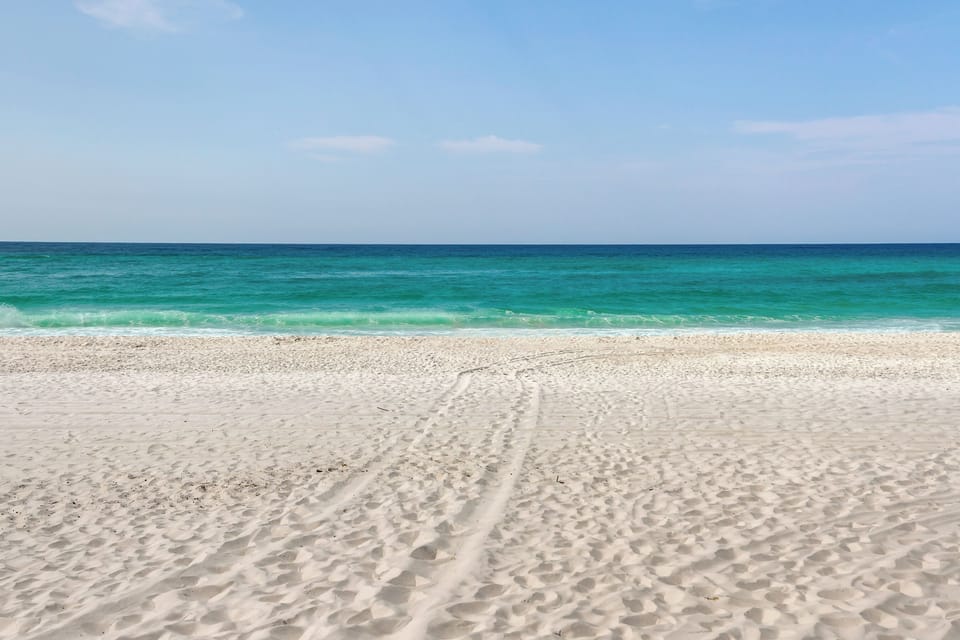 Bayfront Pensacola Beach Condo w/ Pool & Elevator Apartment in Pensacola Beach