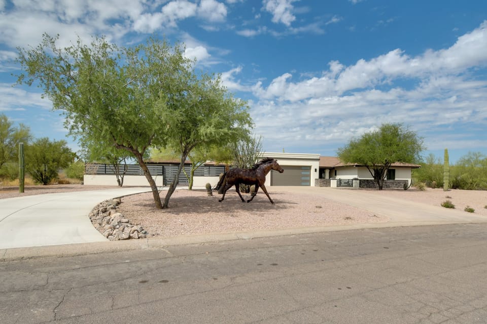 House (5 Bedrooms) | Interior
