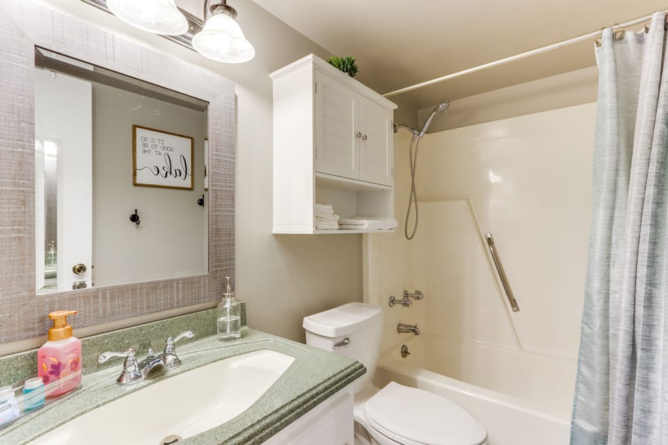 Pool Access & Lake View: Osage Beach Condo! Apartment in Lake of the Ozarks