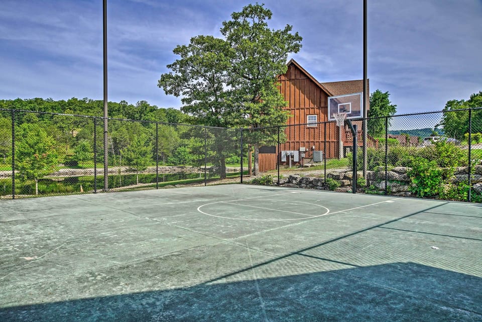 Branson West Vacation Rental w/ Resort Amenities! Apartment in Branson