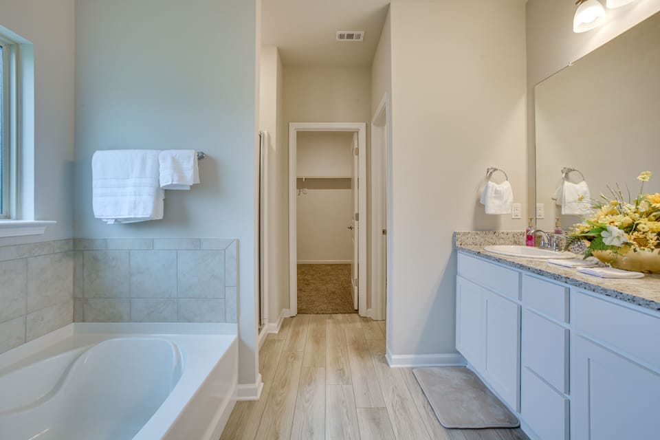 Baton Rouge Vacation Rental: 5 Mi to Lsu! Cottage in Baton Rouge