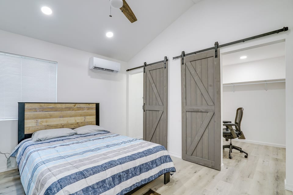 Sleek + Modern El Paso Retreat ~ 6 Mi to Downtown! Cottage in El Paso