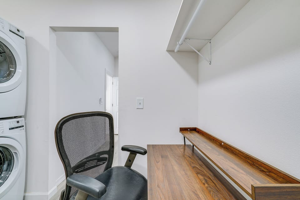 Sleek + Modern El Paso Retreat ~ 6 Mi to Downtown! Cottage in El Paso