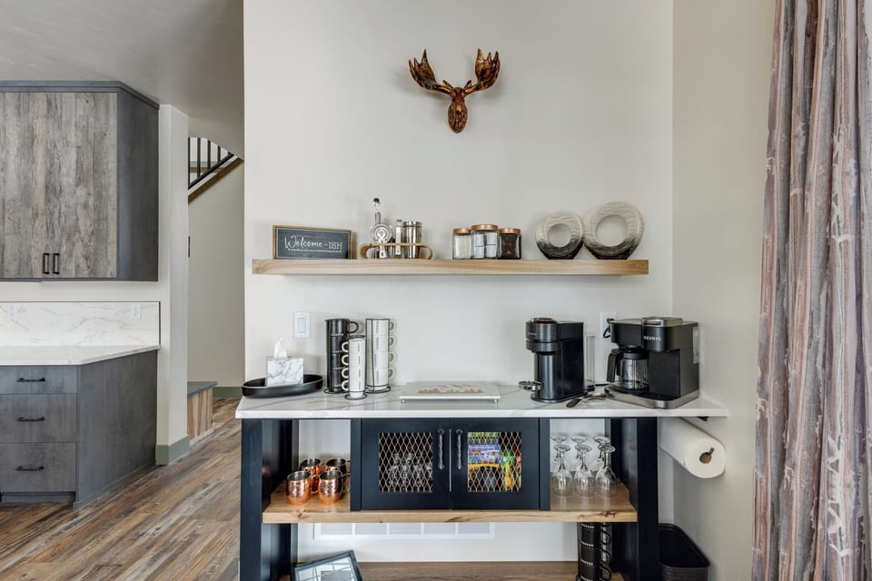 House (5 Bedrooms) | Interior