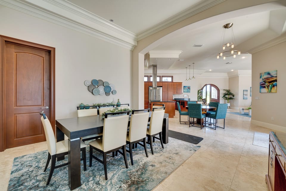 House (5 Bedrooms) | Interior