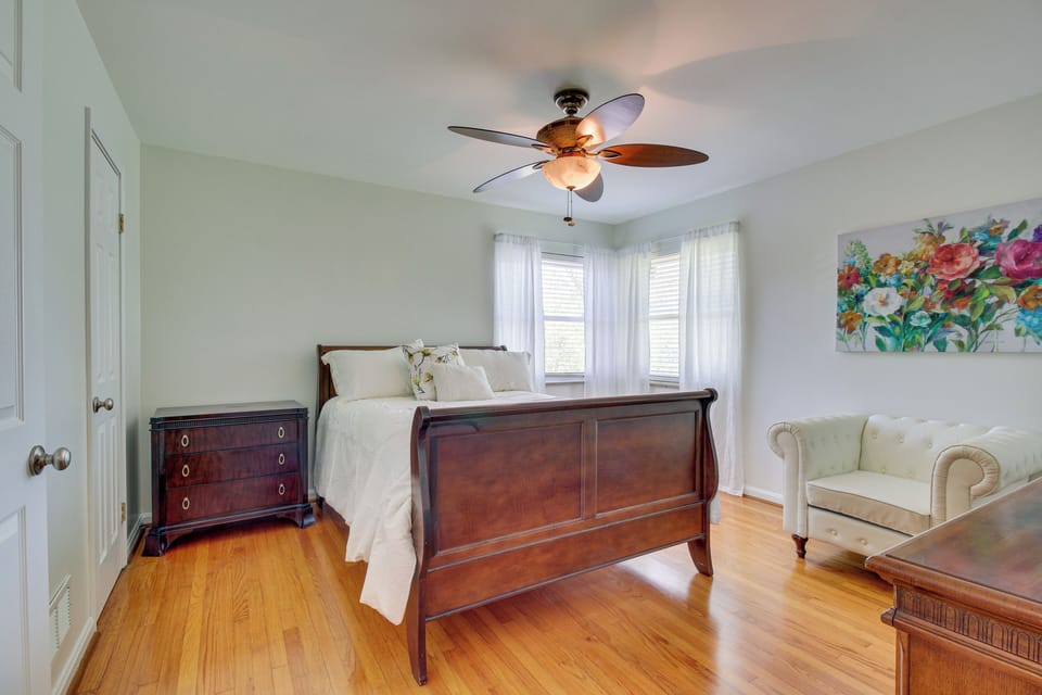 Home w/ Hot Tub + Deck ~ 3 Mi to Ark Encounter! Cottage in Williamstown