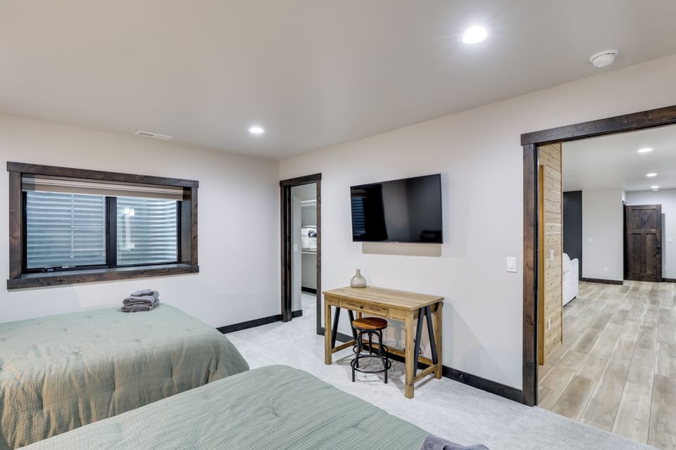 House (5 Bedrooms) | Interior