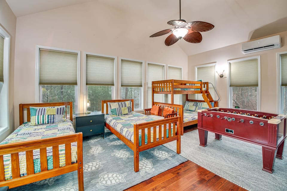 Hot Springs Village Golf Getaway w/ Deck! Cottage in Arkansas