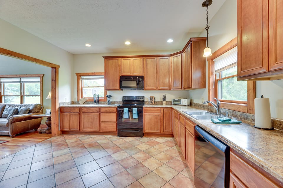 House (5 Bedrooms) | Interior