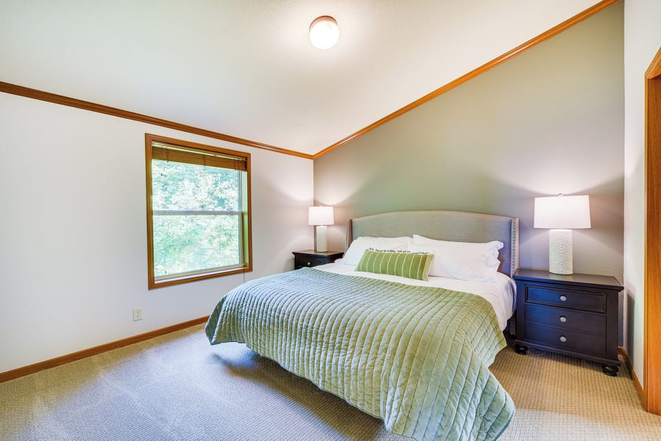 Bear Lake Nature Escape! Fish, Hike, Relax Cottage in Wisconsin