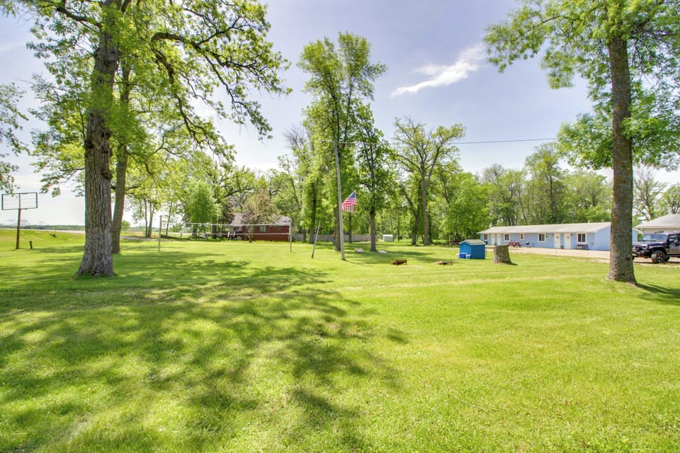 Boat + Fish on Mille Lacs Lake: Walleye Cabin Cottage in Minnesota