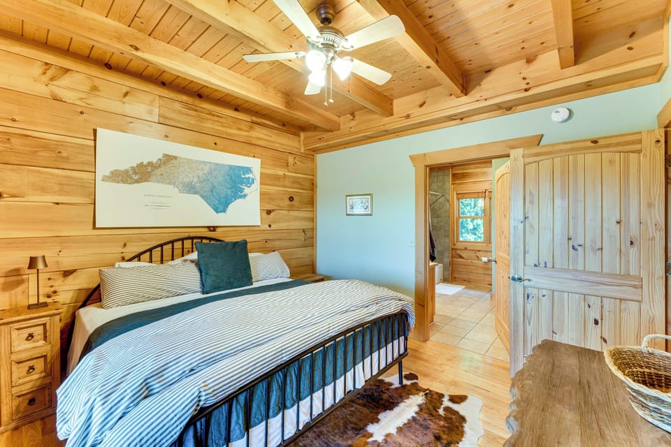 House (6 Bedrooms) | Interior