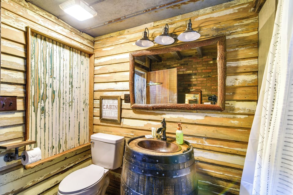 Glasgow Getaway w/ Patio, Fireplace & Grill! Cottage in Barren River Lake