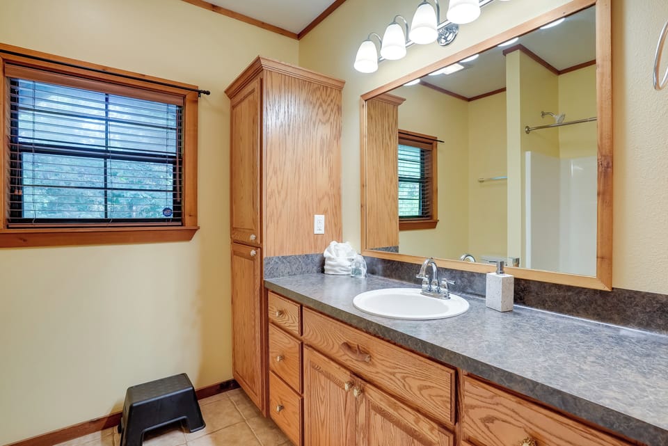 Pet-friendly Jefferson Home Near Lake O the Pines Cottage in Lake O the Pines
