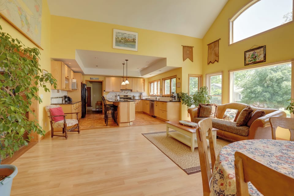 House (5 Bedrooms) | Interior