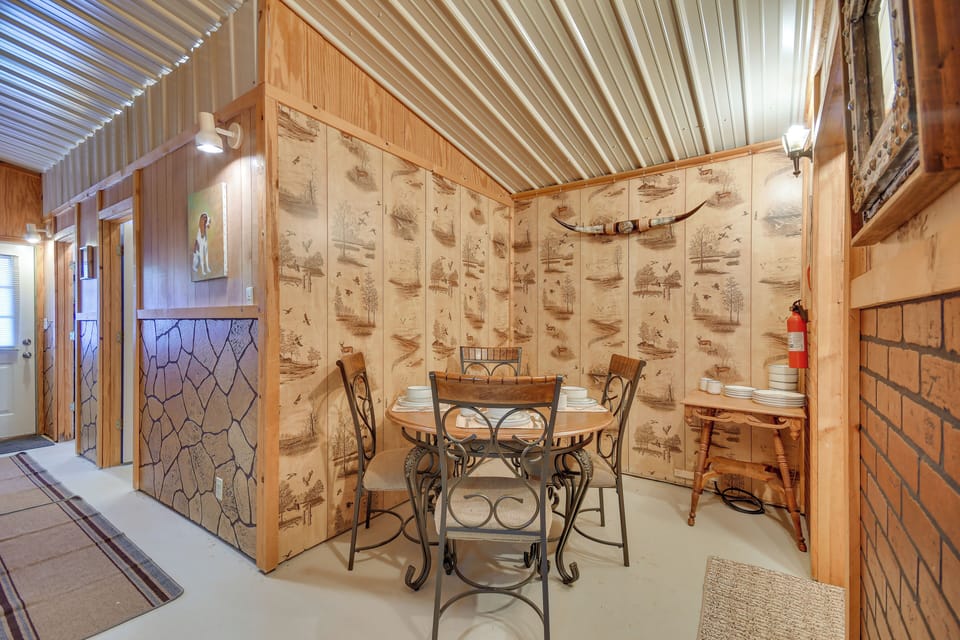 House (2 Bedrooms) | Interior