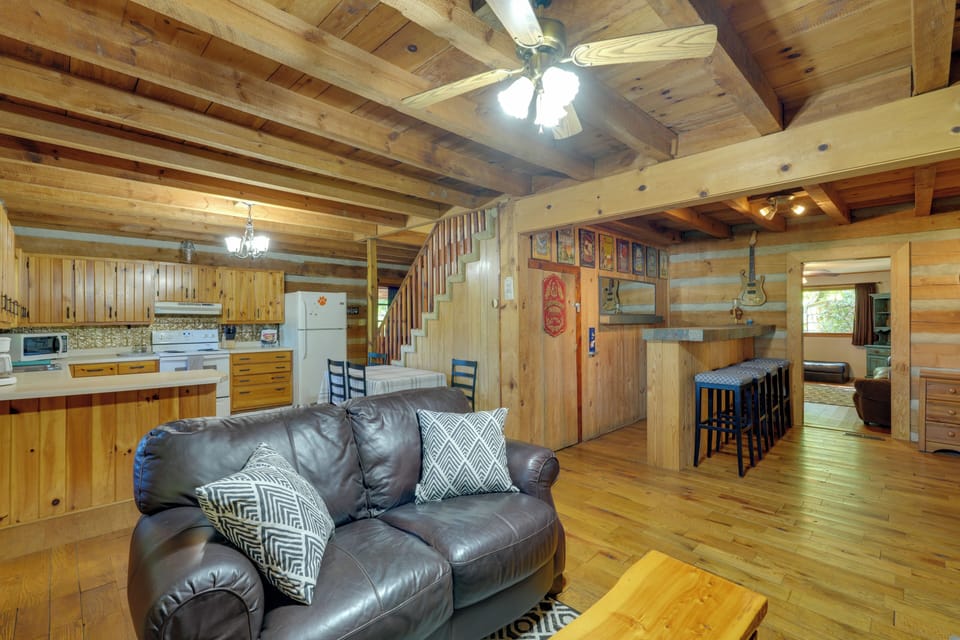 House (2 Bedrooms) | Interior