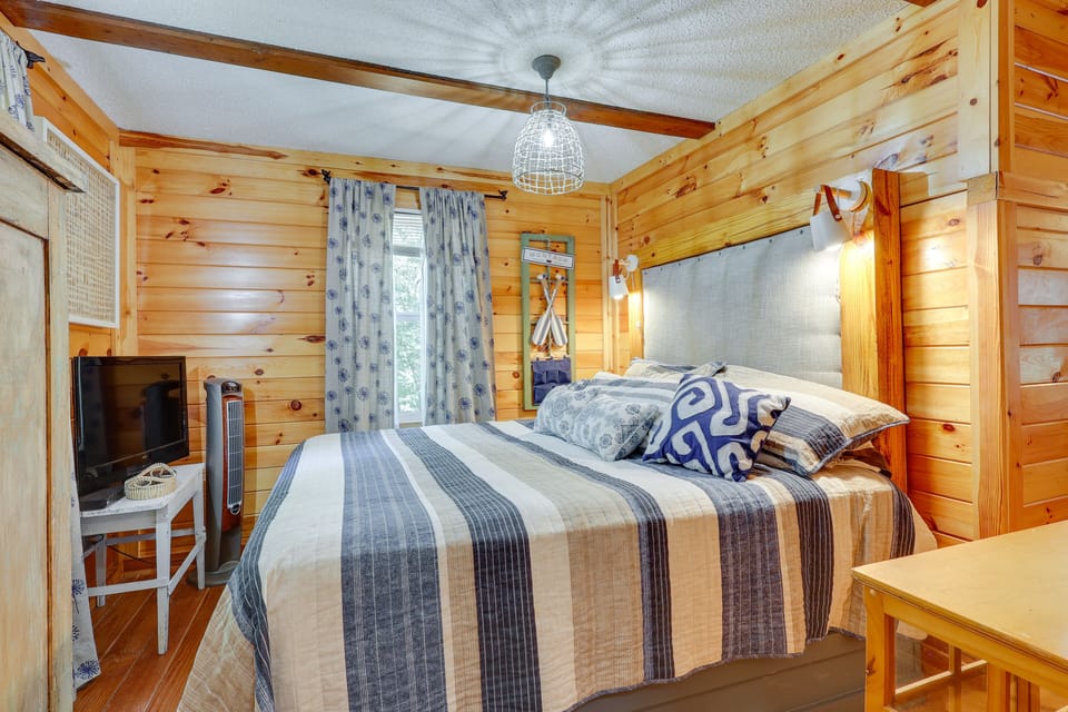 Pet-friendly Haleyville Cabin Rental w/ Kayaks! Cottage in Alabama