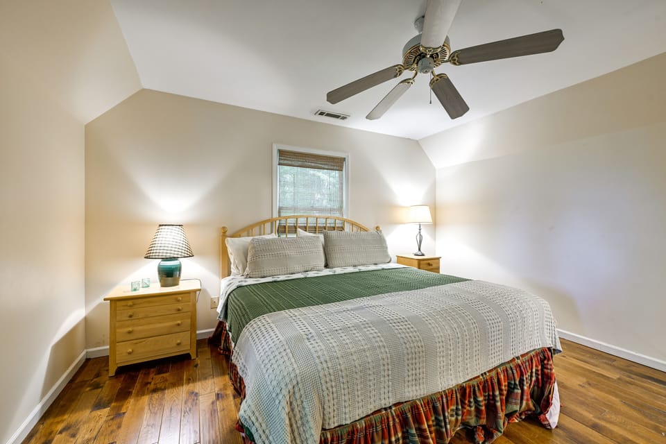 Near Highlands: 36-acre Scaly Mountain Lodge Cottage in North Carolina