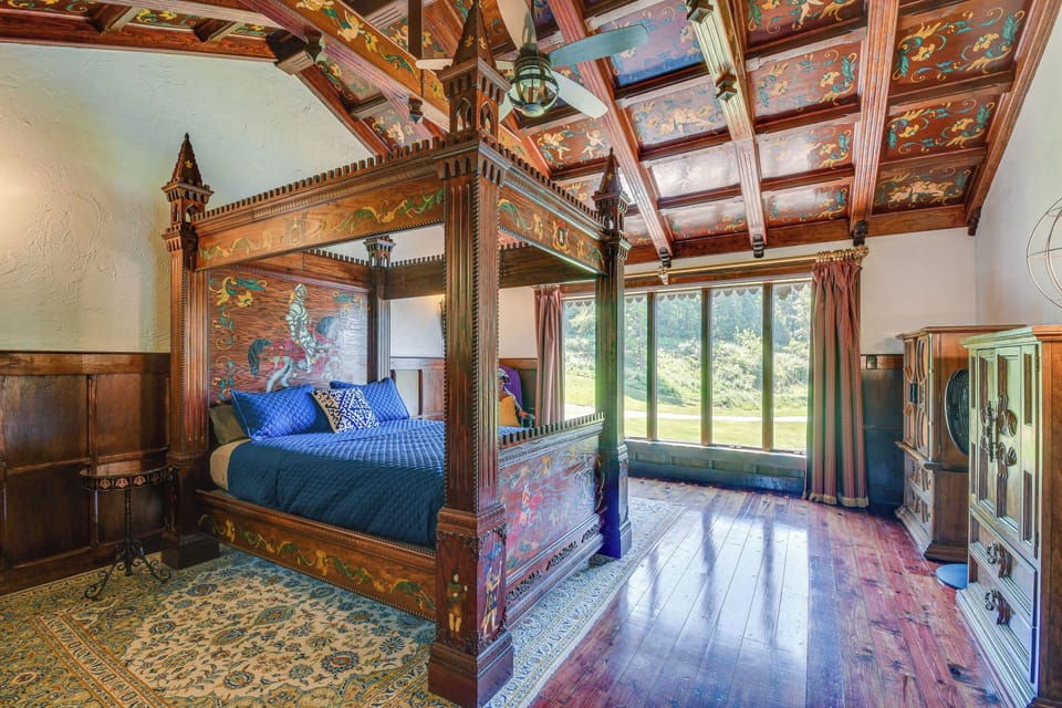 Missouri Castle w/ Private Lake, Pool & 100 Acres! Cottage in Missouri