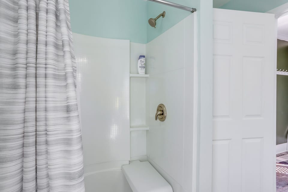 Cozy Greenwich Vacation Rental w/ Fire Pit Cottage in Ohio
