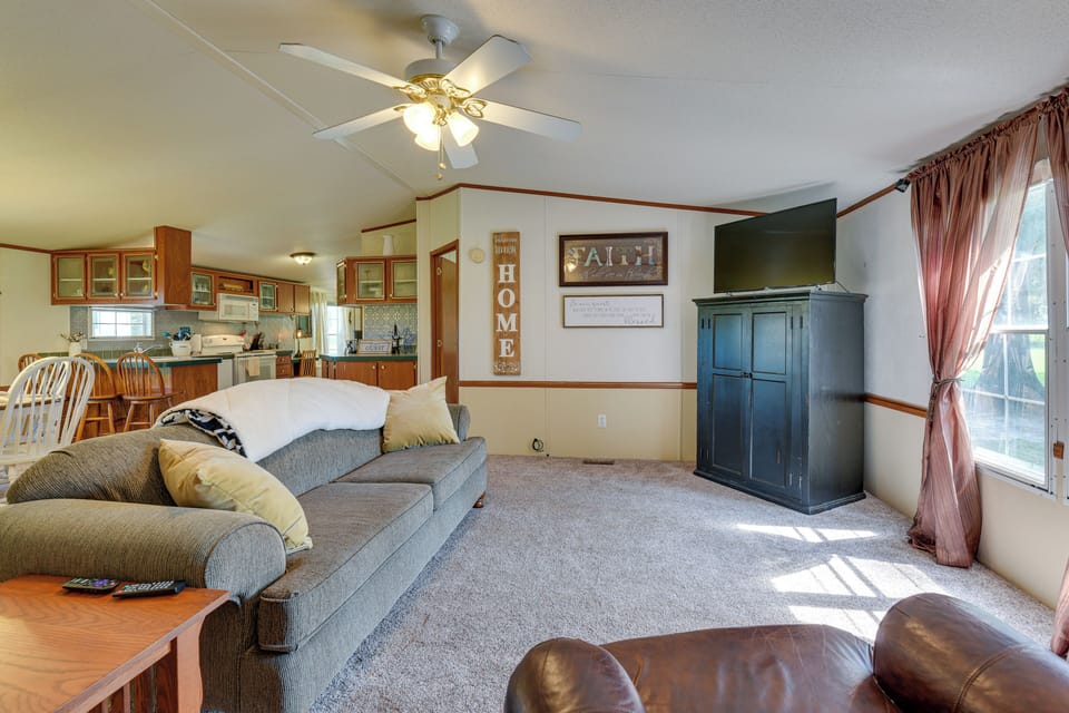 House (3 Bedrooms) | Interior