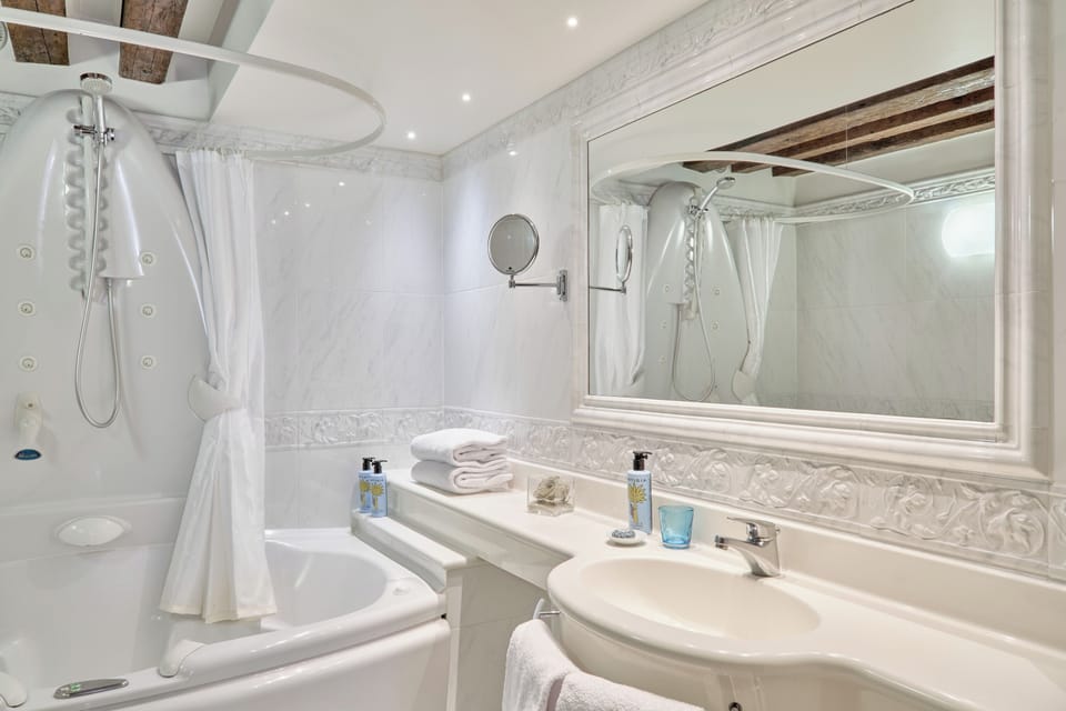 Premium bedding, pillowtop beds, minibar, in-room safe
