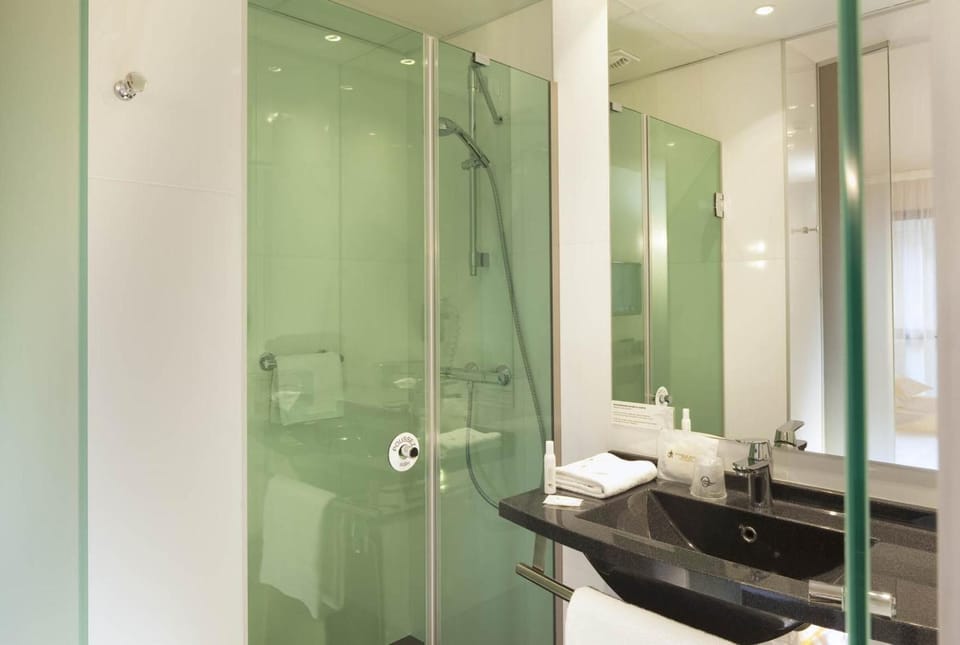 Shower, free toiletries, hair dryer, towels