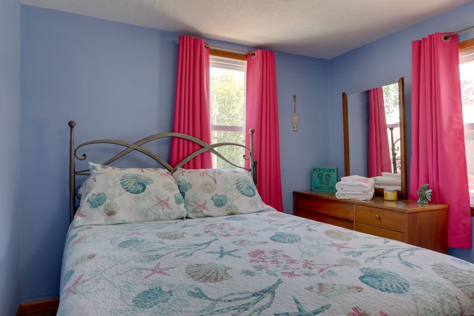 Lakefront Missouri Vacation Rental w/ Dock & Slip! Cottage in Lake of the Ozarks