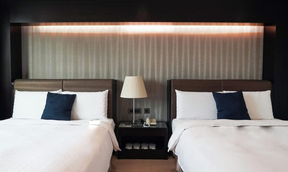 Love-River Suite | Premium bedding, minibar, desk, laptop workspace