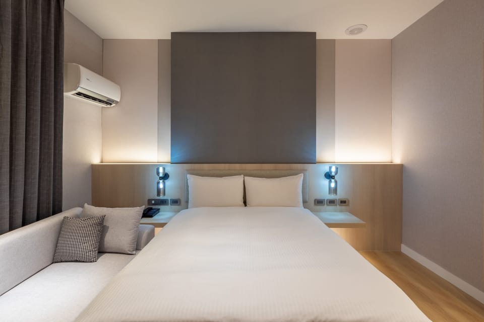 Romantic Double Room (2021 renovated) | Egyptian cotton sheets, premium bedding, down comforters