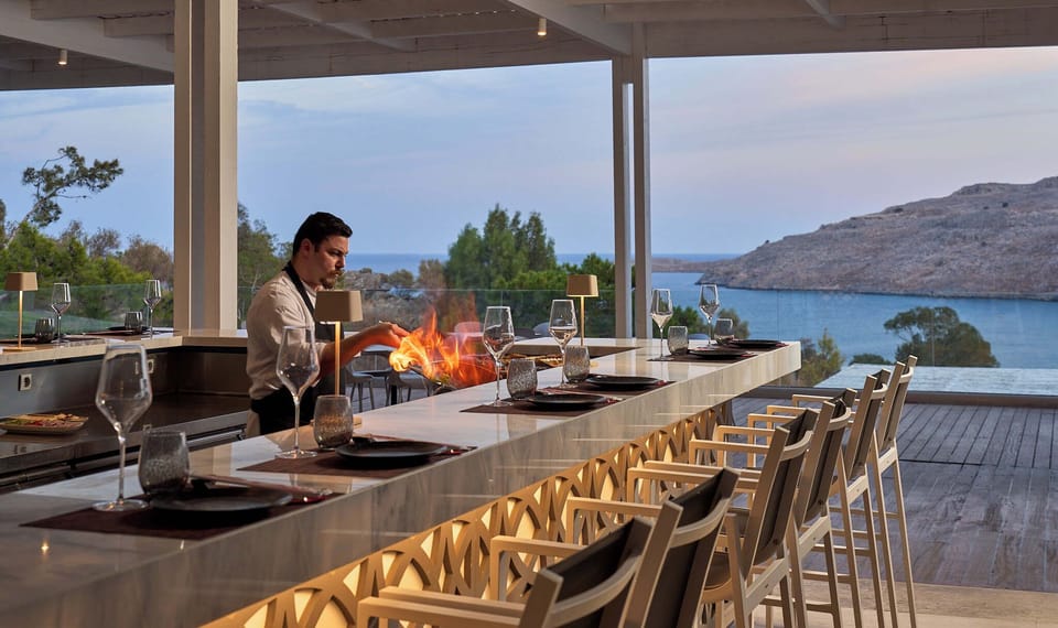 3 restaurants; breakfast, lunch, and dinner served