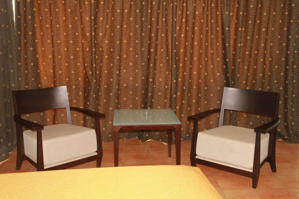 Classic Double Room, Sea View | Living area | Flat-screen TV