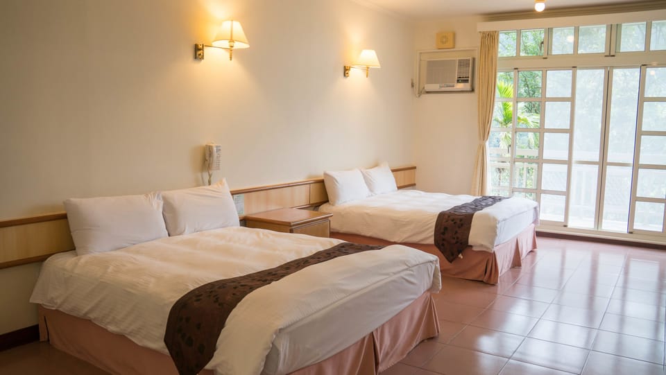 Down comforters, in-room safe, blackout drapes, free WiFi