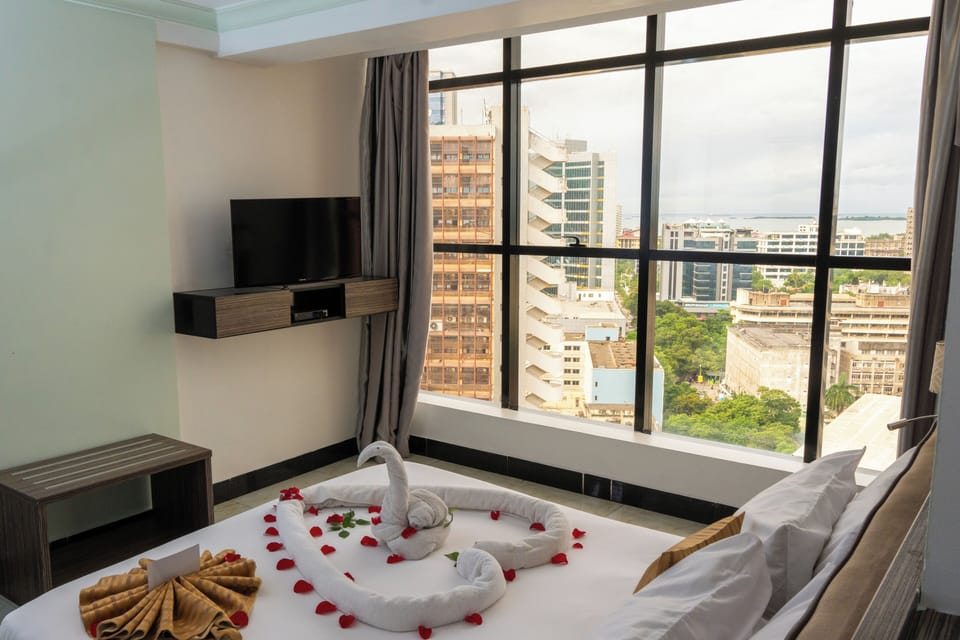 Superior Room, 1 Queen Bed | Hypo-allergenic bedding, minibar, in-room safe, desk