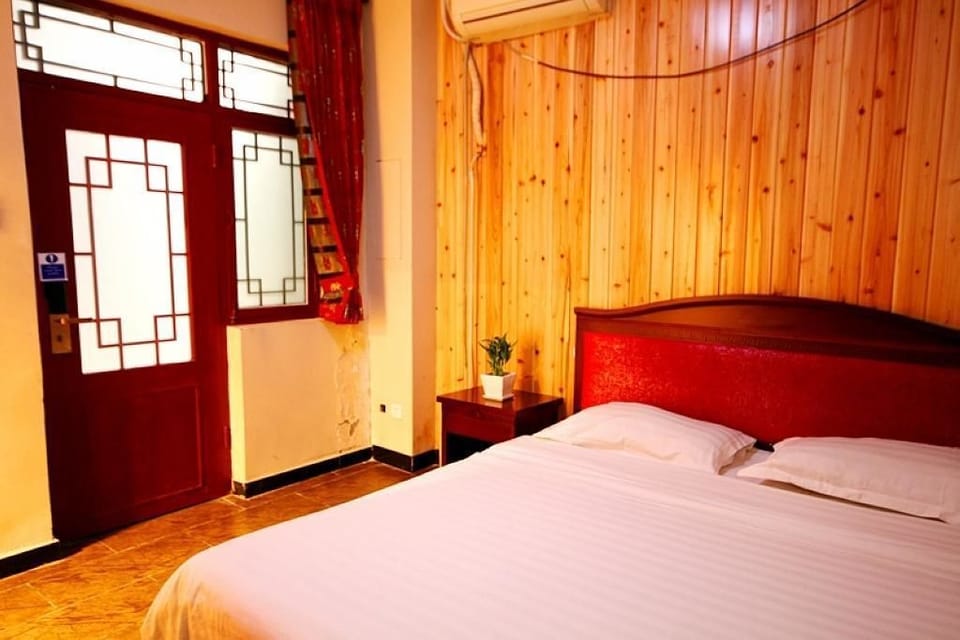 In-room safe, soundproofing, WiFi (free)