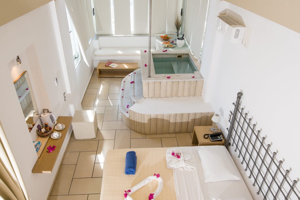 Room, Jetted Tub (Maisonette) | Premium bedding, minibar, in-room safe, desk