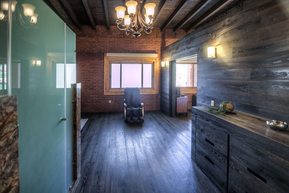 Suite Matea Deluxe | Bathroom | Shower, hair dryer, bathrobes, towels