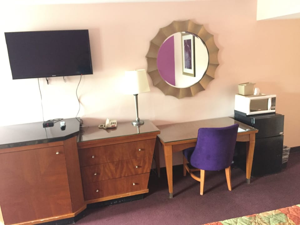 Standard Room, 2 Double Beds, Smoking | Desk, WiFi (free)