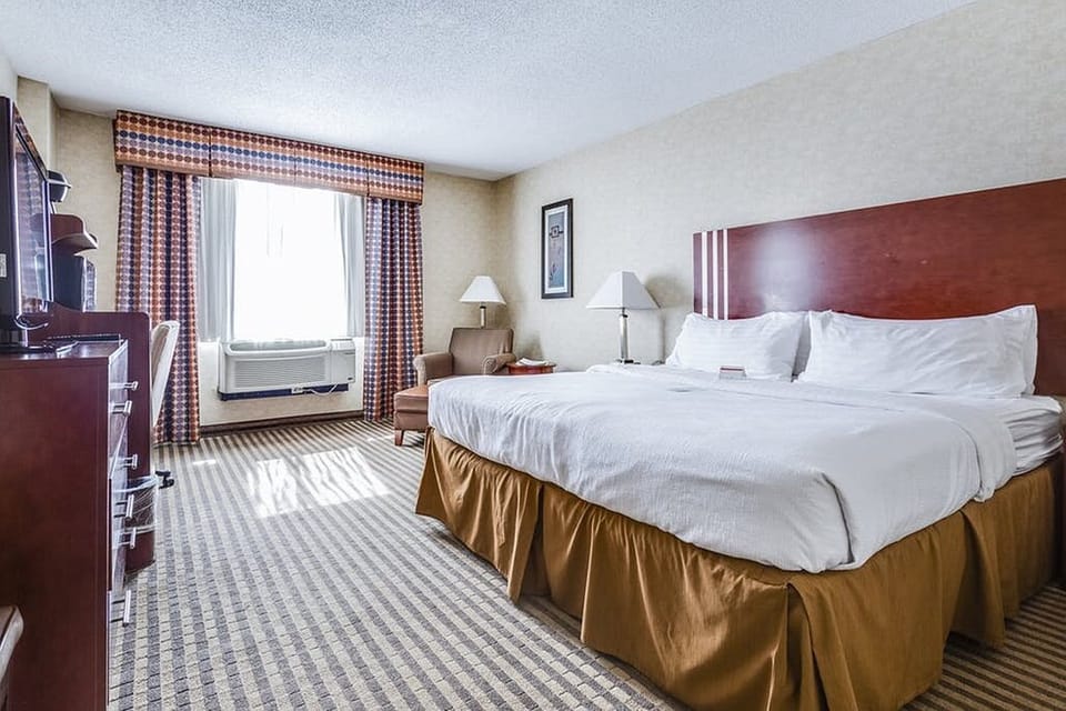 Desk, iron/ironing board, WiFi (free), bed sheets