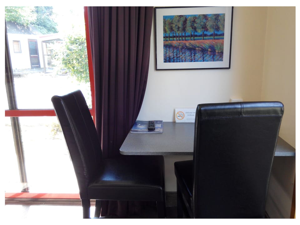 Studio | Desk, iron/ironing board, WiFi (free), bed sheets