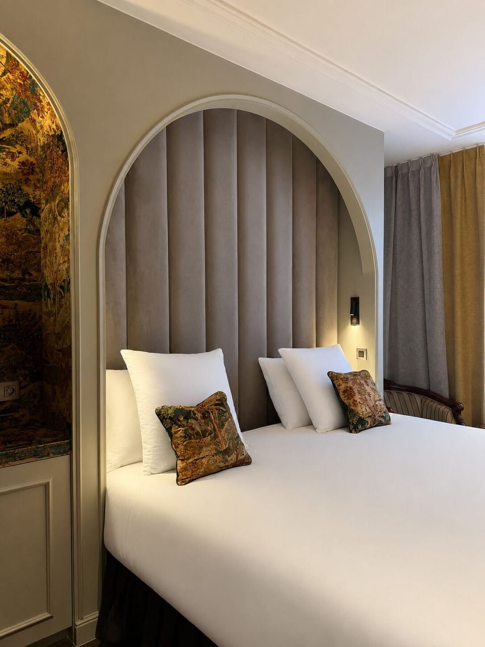 Classic Double Room | Minibar, desk, iron/ironing board (on request), WiFi (free)