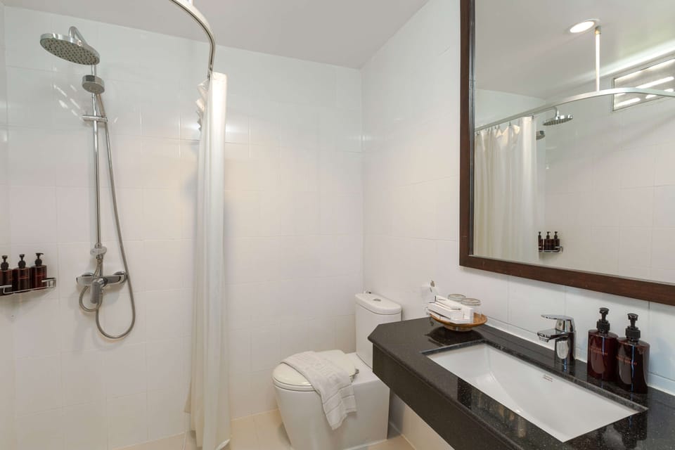Superior Room, 2 Twin Beds, Non Smoking, Partial Ocean View | In-room safe, individually furnished, desk, blackout drapes